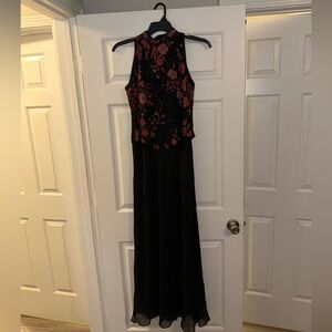 JKARA Red and Black Beaded Long Formal Dress size 10 NWT Festive
